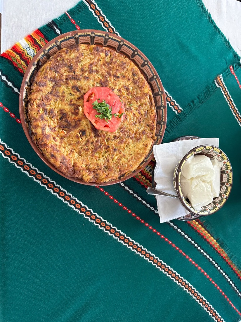 Традиционен пататник с домашно кисело мляко